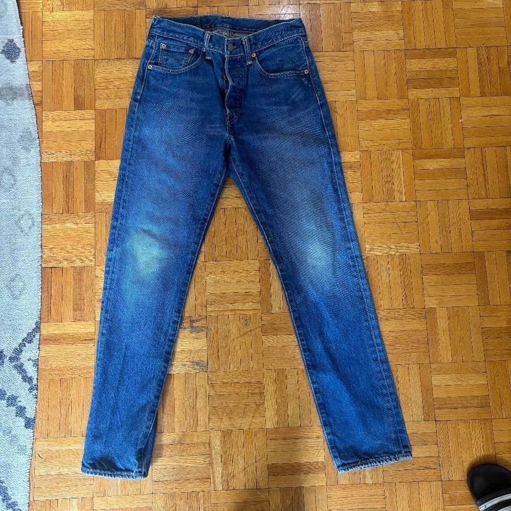 Levi's barely worn size 29 pics slightly saturated looking fro best offer